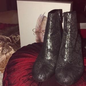 Black and sliver boots